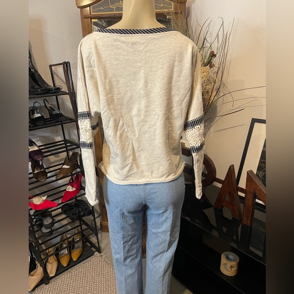 💙M Hem & Thread Top - Picture 5 of 8